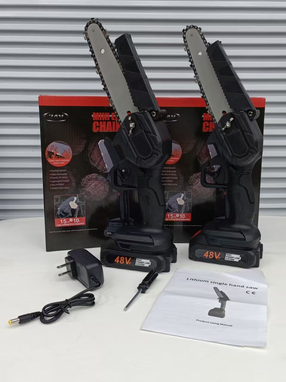 Electric chainsaw for small-scale logging, wireless charging, single-handed operation, portable and lightweight, high-power lithium battery, single-handed tree cutting and pruning.